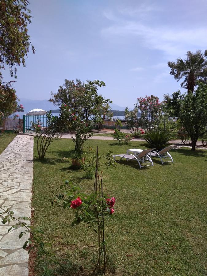 Palmyra Beachfront Studios Nydri  Bagian luar foto